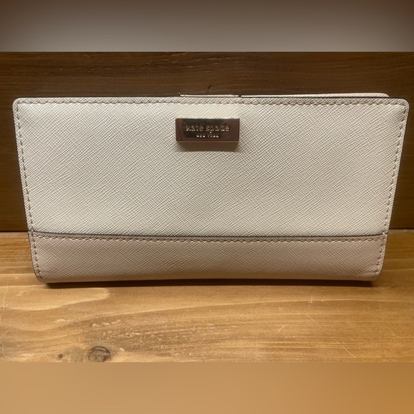Kate Spade ♠️ Beautiful Netural Color Wallet - Picture 1 of 15